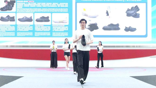 广交会!惠东女鞋2026新品引领新潮流凯发k8国际娱乐首选30款智能样鞋亮相(图2) 广交会!惠东女鞋2026新品引领新潮流凯发k8国际娱乐首选30款智能样鞋亮相(图2)