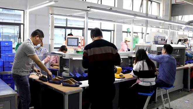 广交会!惠东女鞋2026新品引领新潮流凯发k8国际娱乐首选30款智能样鞋亮相(图3) 广交会!惠东女鞋2026新品引领新潮流凯发k8国际娱乐首选30款智能样鞋亮相(图3)